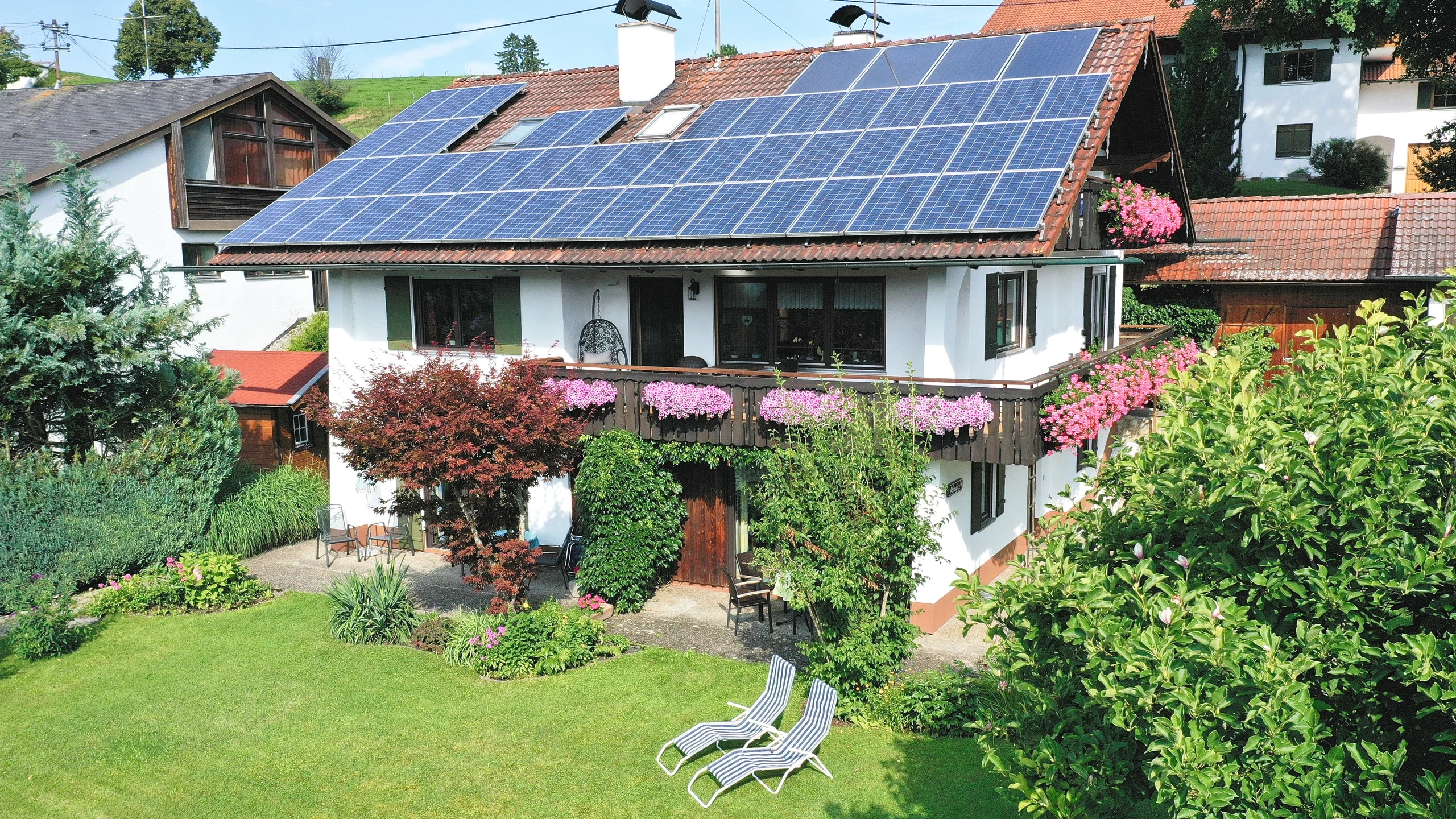 Hausansicht von der Straßenseite